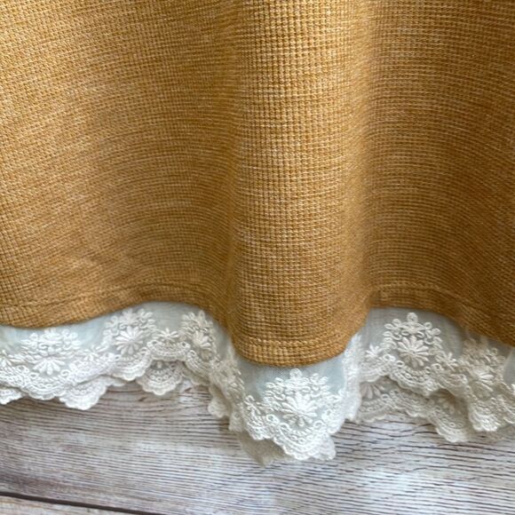 LOGO RIBBED KNIT TOP IN MUSTARD YELLOW - Picture 5 of 6